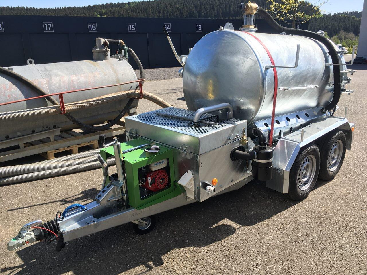 M-Vac 1,8m³ *Kippbar* Vakuum-Saugsystem / Saugfass / Sauganhänger / Saughänger M-Vac Reinigungskit - فراغ شاحنة: صور 4 M-Vac 1,8m³ *Kippbar* Vakuum-Saugsystem / Saugfass / Sauganhänger / Saughänger M-Vac Reinigungskit - فراغ شاحنة: صور 4