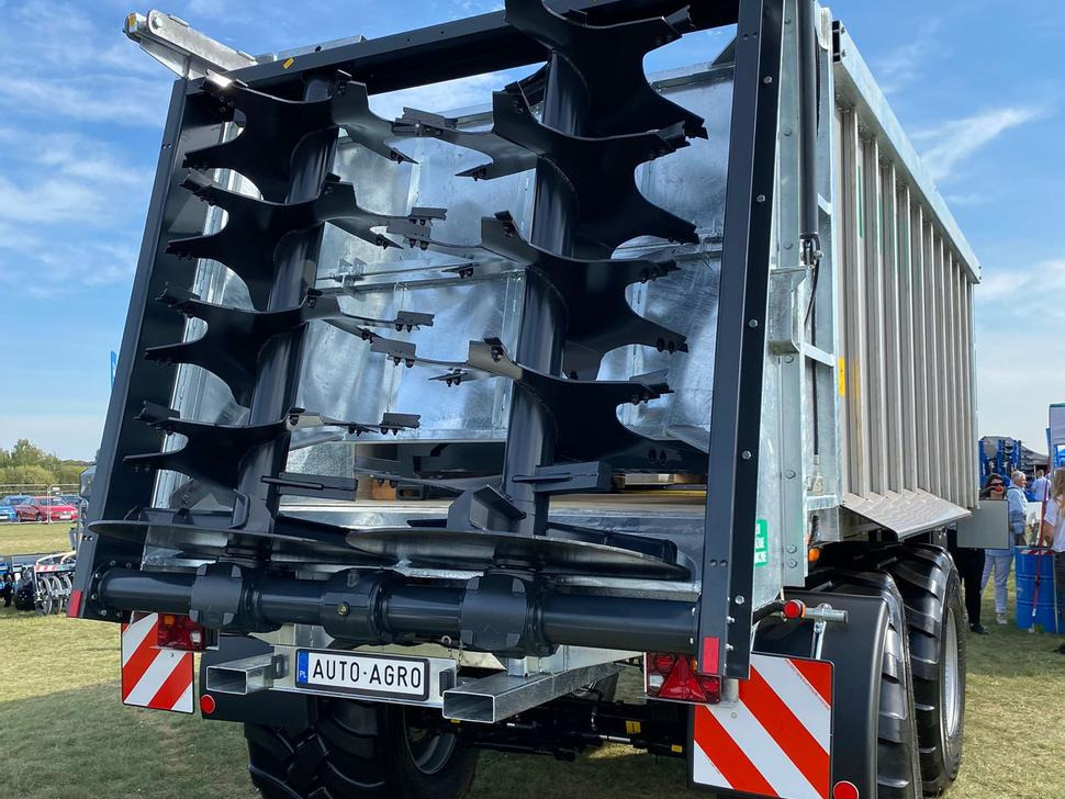 Auto-Agro Mistreuer / Manure spreader / Epandeur à fumier / Rimorchio spandiconcime / Разбрасыватель органических удобрений / Rozrzutnik obornika Tandem N268 - نثر السماد: صور 4 Auto-Agro Mistreuer / Manure spreader / Epandeur à fumier / Rimorchio spandiconcime / Разбрасыватель органических удобрений / Rozrzutnik obornika Tandem N268 - نثر السماد: صور 4