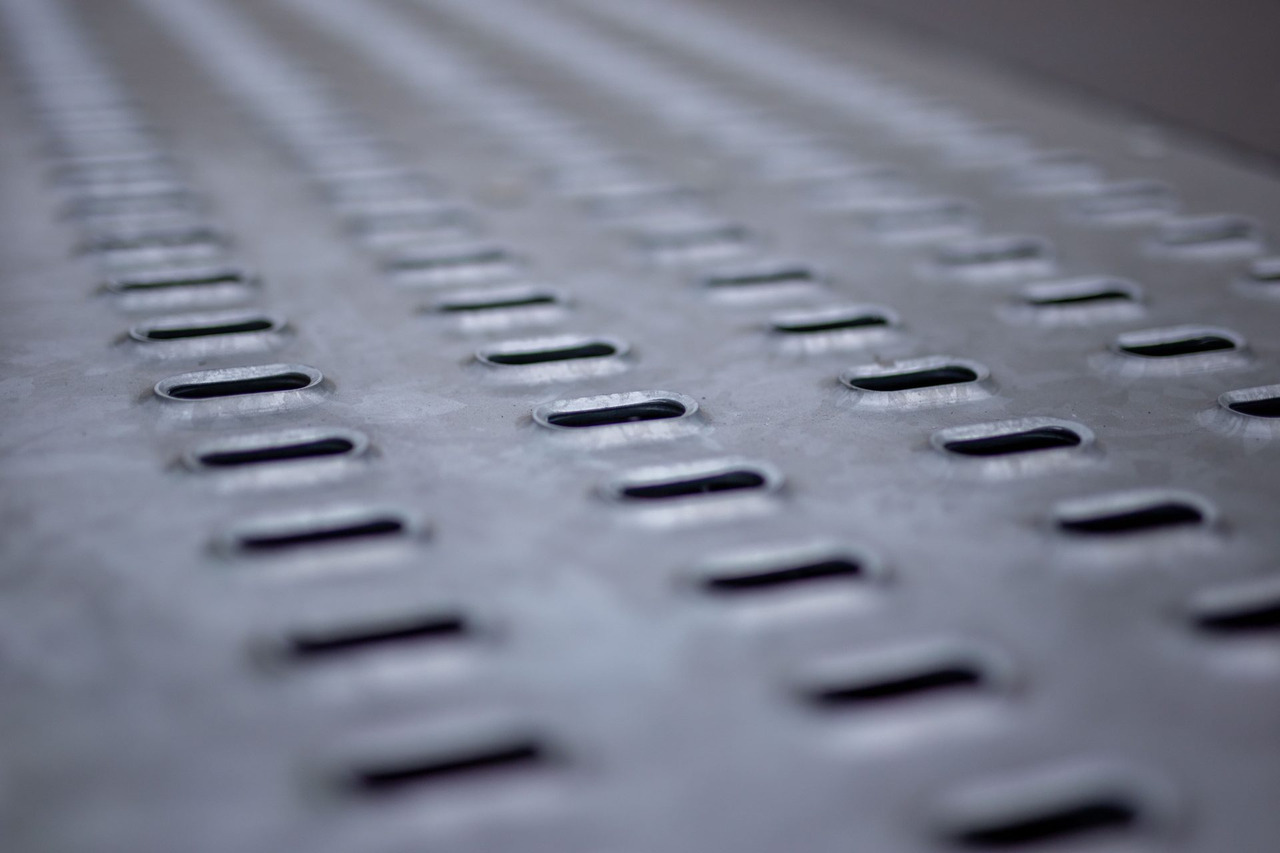 Cynkomet Plattformauflieger - Anhänger / Semi-trailer / Semi-remorque / Semirremolque plataforma / Semirimorchio con piattaforma / Naczepa platformowa 27 t - نصف مقطورة مسطحة: صور 4 Cynkomet Plattformauflieger - Anhänger / Semi-trailer / Semi-remorque / Semirremolque plataforma / Semirimorchio con piattaforma / Naczepa platformowa 27 t - نصف مقطورة مسطحة: صور 4