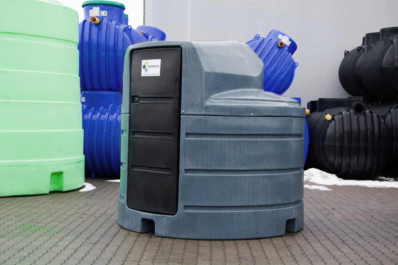 DC Dieseltank / Double-walled fuel tank for diesel fuel / Cuve à gasoil / Sebatoio gasolio / Бак для дизельного топлива / Zbiornik 2500 l - خزان تخزين: صور 1 DC Dieseltank / Double-walled fuel tank for diesel fuel / Cuve à gasoil / Sebatoio gasolio / Бак для дизельного топлива / Zbiornik 2500 l - خزان تخزين: صور 1