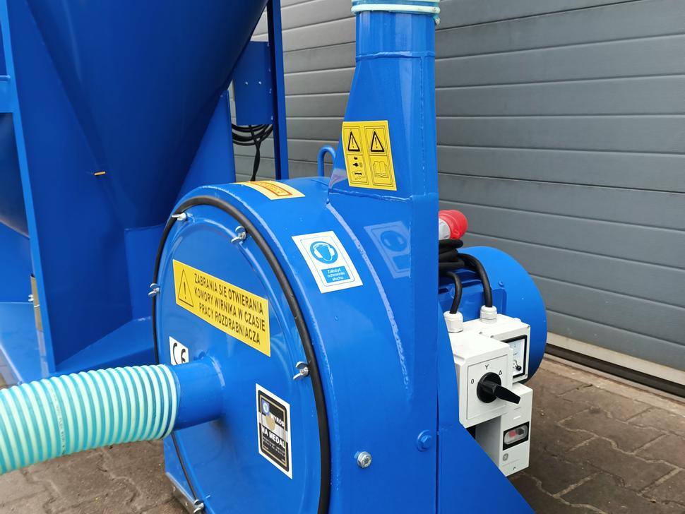 Dozamech Getreidebrecher / Grain crusher / Broyeur à grains / Trituratore / Измельчитель / Rozdrabniacz - المعدات لتربية الماشية: صور 2 Dozamech Getreidebrecher / Grain crusher / Broyeur à grains / Trituratore / Измельчитель / Rozdrabniacz - المعدات لتربية الماشية: صور 2