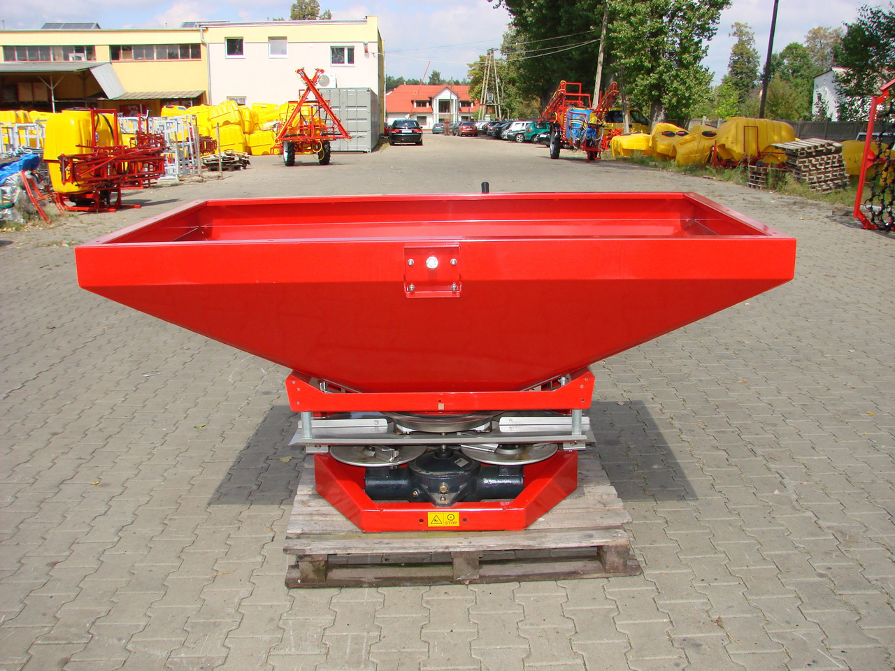 JAR-MET Düngerstreuer / Fertilizer spreader / Epandeur d'engrais / Rozsiewacz nawozów 1200 kg - آلة رش الأسمدة: صور 3 JAR-MET Düngerstreuer / Fertilizer spreader / Epandeur d'engrais / Rozsiewacz nawozów 1200 kg - آلة رش الأسمدة: صور 3