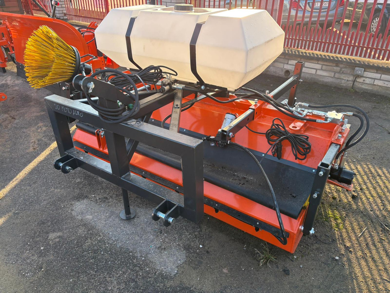 METAL-TECHNIK Kehrmaschine / Sweeper / Balayeuse / Spazzolatrice / Подметательно-уборочная машина / Zamiatarka 2 m - مكنسة - لوادر وحفارات أمامية: صور 5 METAL-TECHNIK Kehrmaschine / Sweeper / Balayeuse / Spazzolatrice / Подметательно-уборочная машина / Zamiatarka 2 m - مكنسة - لوادر وحفارات أمامية: صور 5