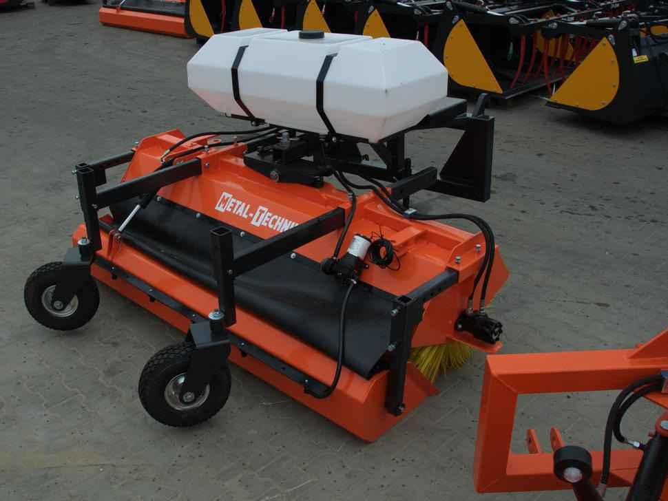 METAL-TECHNIK Kehrmaschine / Sweeper / Balayeuse / Spazzolatrice / Подметательно-уборочная машина / Zamiatarka 2 m - مكنسة - لوادر وحفارات أمامية: صور 4 METAL-TECHNIK Kehrmaschine / Sweeper / Balayeuse / Spazzolatrice / Подметательно-уборочная машина / Zamiatarka 2 m - مكنسة - لوادر وحفارات أمامية: صور 4