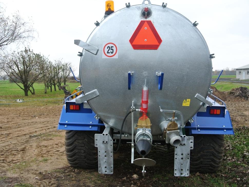 Marco-Polo Gülletankwagen  / Slurry tanker / Epandeur à lisier / Cisterna per liquami / Сisterna de estiércol líquido /  Цистерна для жидкого органического удобрения / Wóz asenizacyjny 12 000 - صهريج السماد السائل: صور 4 Marco-Polo Gülletankwagen  / Slurry tanker / Epandeur à lisier / Cisterna per liquami / Сisterna de estiércol líquido /  Цистерна для жидкого органического удобрения / Wóz asenizacyjny 12 000 - صهريج السماد السائل: صور 4