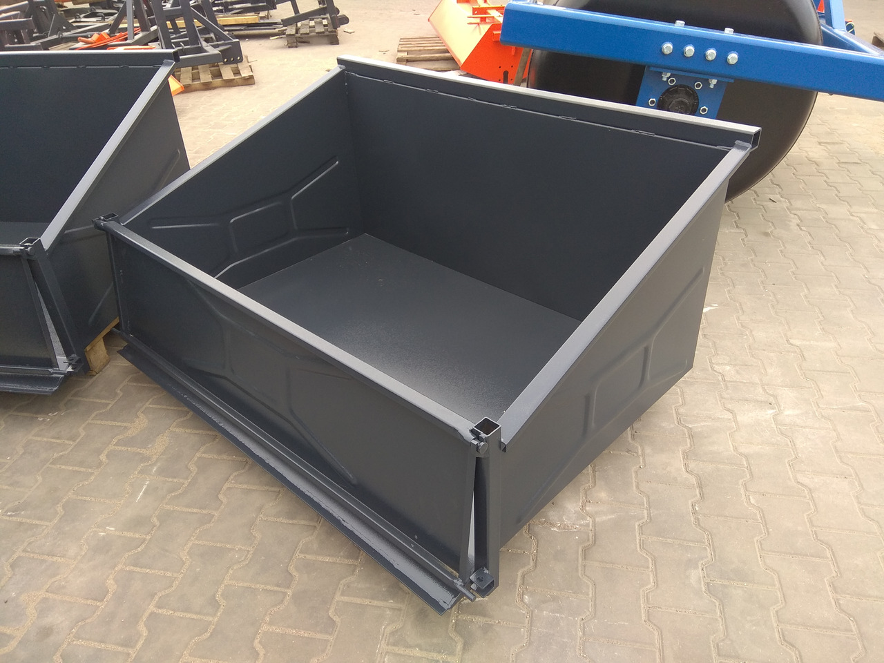 Metal-Technik Heckschaufel / Transport box / Caisse de transport / Skrzynia 2 m - ملحقات - الآلات والماكينات الزراعية: صور 4 Metal-Technik Heckschaufel / Transport box / Caisse de transport / Skrzynia 2 m - ملحقات - الآلات والماكينات الزراعية: صور 4