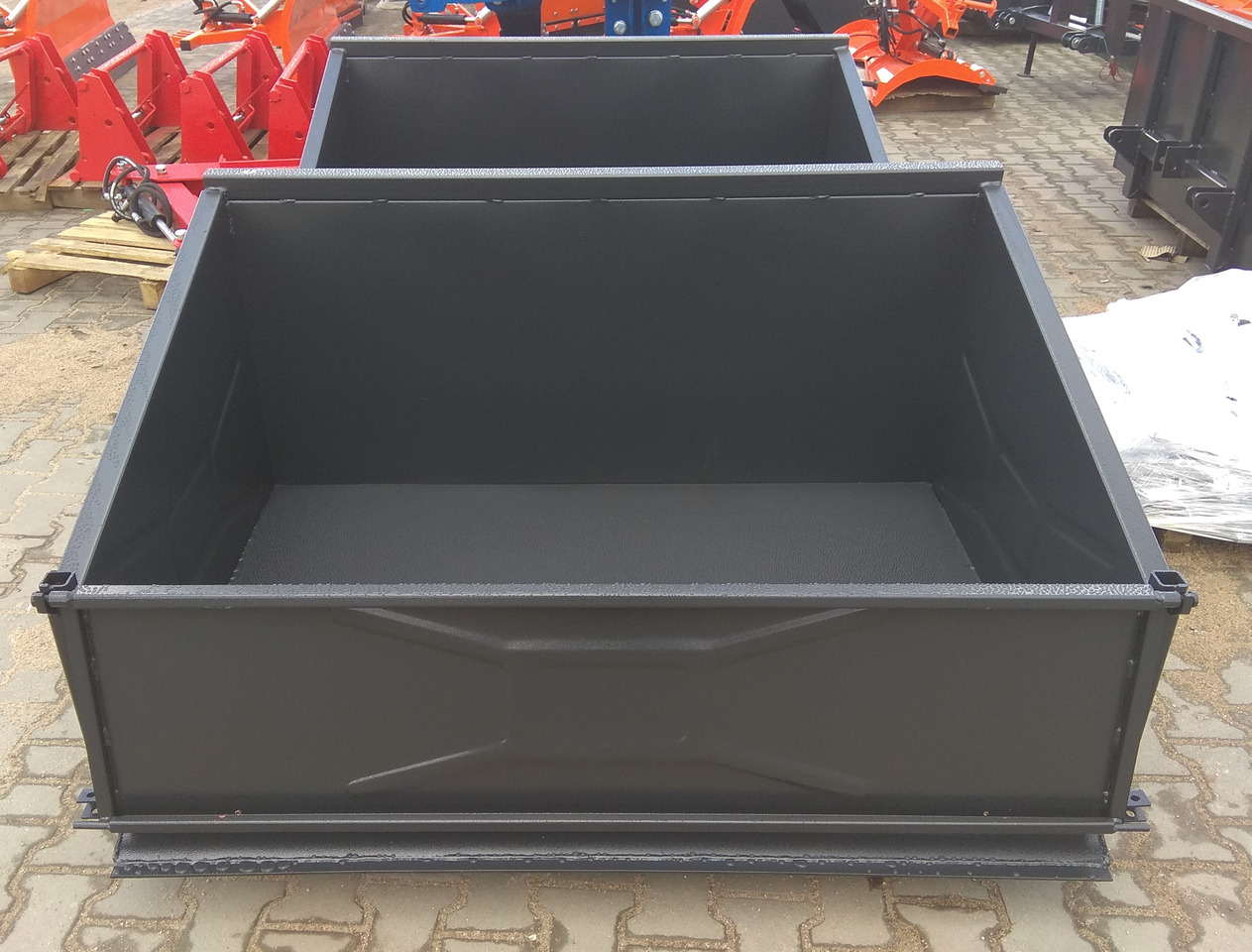 Metal-Technik Heckschaufel / Transport box / Caisse de transport / Skrzynia 2 m - ملحقات - الآلات والماكينات الزراعية: صور 5 Metal-Technik Heckschaufel / Transport box / Caisse de transport / Skrzynia 2 m - ملحقات - الآلات والماكينات الزراعية: صور 5