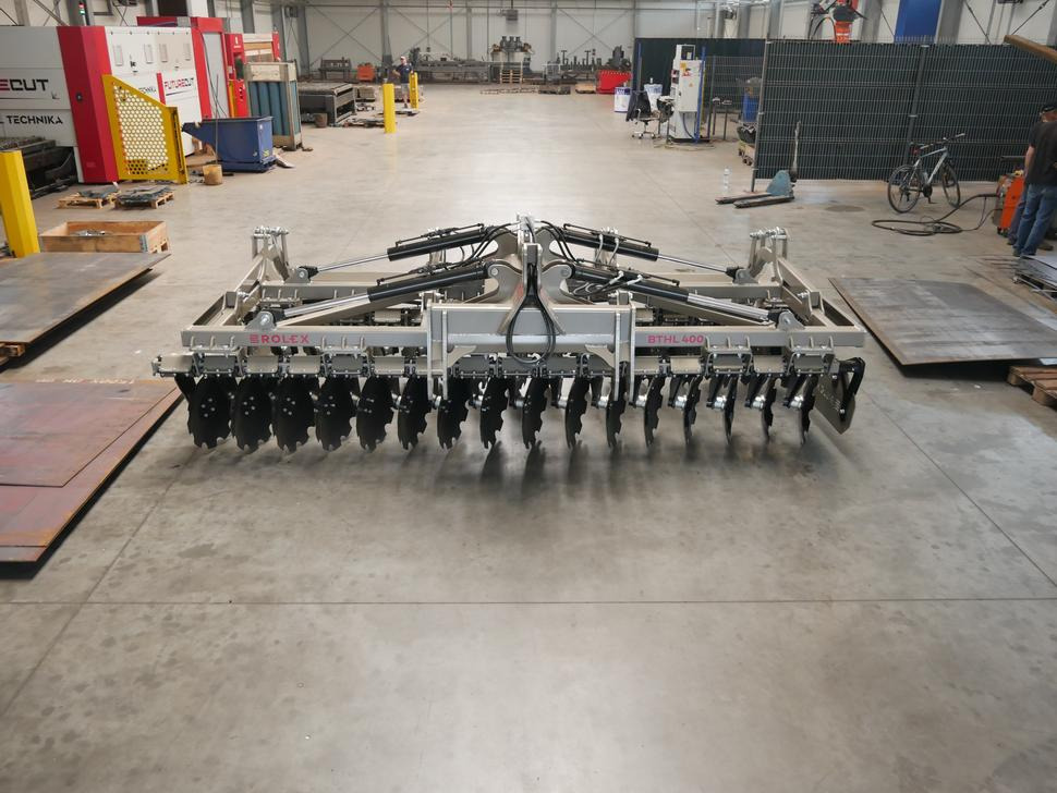 ROLEX Hydraulische Scheibenegge / Hydraulic discs harrow / Dechaumeur à disques / Erpice a dischi / Гидравлическая дисковая борона / Brona talerzowa hydraulicznie składana lekka 4 m - قرص مسلفة: صور 1 ROLEX Hydraulische Scheibenegge / Hydraulic discs harrow / Dechaumeur à disques / Erpice a dischi / Гидравлическая дисковая борона / Brona talerzowa hydraulicznie składana lekka 4 m - قرص مسلفة: صور 1