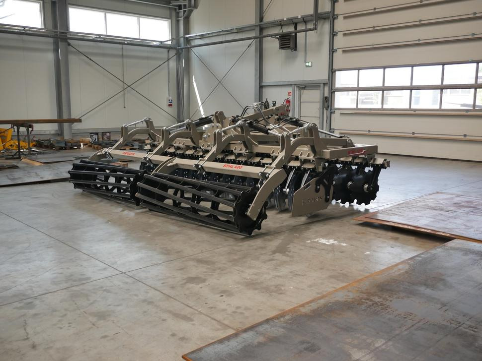 ROLEX Hydraulische Scheibenegge / Hydraulic discs harrow / Dechaumeur à disques / Erpice a dischi / Гидравлическая дисковая борона / Brona talerzowa hydraulicznie składana lekka 4 m - قرص مسلفة: صور 3 ROLEX Hydraulische Scheibenegge / Hydraulic discs harrow / Dechaumeur à disques / Erpice a dischi / Гидравлическая дисковая борона / Brona talerzowa hydraulicznie składana lekka 4 m - قرص مسلفة: صور 3