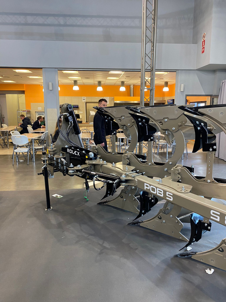 محراث جديد ROLEX Volldrehpflug / Rotary plough / Charrue réversible / Aratro reversibile / Оборотный плуг / Pług obrotowy 3+1: صور 6 محراث جديد ROLEX Volldrehpflug / Rotary plough / Charrue réversible / Aratro reversibile / Оборотный плуг / Pług obrotowy 3+1: صور 6