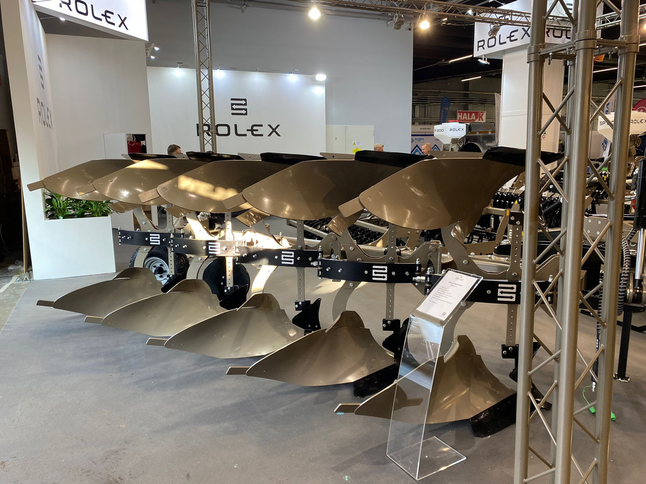 ROLEX Volldrehpflug / Rotary plough / Charrue réversible / Aratro reversibile / Оборотный плуг / Pług obrotowy 3+1 - محراث: صور 1 ROLEX Volldrehpflug / Rotary plough / Charrue réversible / Aratro reversibile / Оборотный плуг / Pług obrotowy 3+1 - محراث: صور 1