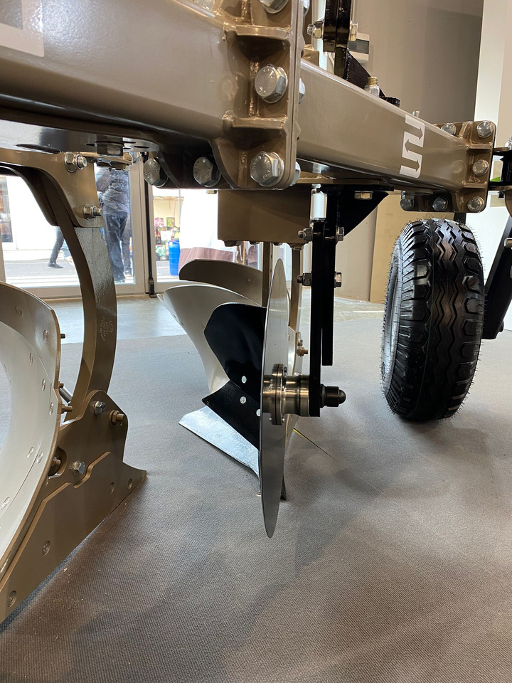 محراث جديد ROLEX Volldrehpflug / Rotary plough / Charrue réversible / Aratro reversibile / Оборотный плуг / Pług obrotowy 3+1: صور 15 محراث جديد ROLEX Volldrehpflug / Rotary plough / Charrue réversible / Aratro reversibile / Оборотный плуг / Pług obrotowy 3+1: صور 15