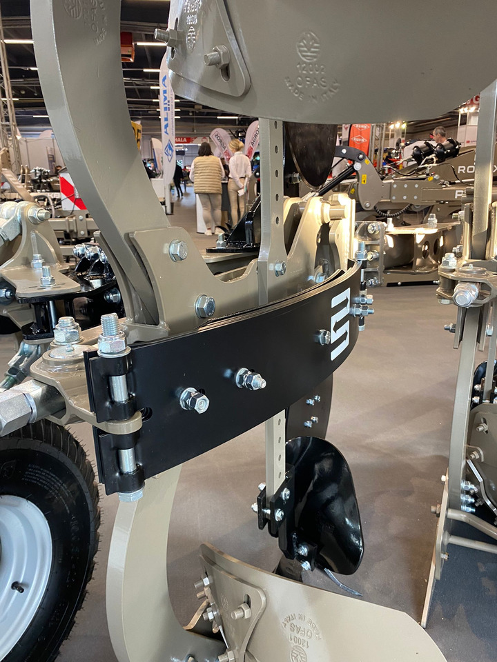 محراث جديد ROLEX Volldrehpflug / Rotary plough / Charrue réversible / Aratro reversibile / Оборотный плуг / Pług obrotowy 3+1: صور 10 محراث جديد ROLEX Volldrehpflug / Rotary plough / Charrue réversible / Aratro reversibile / Оборотный плуг / Pług obrotowy 3+1: صور 10