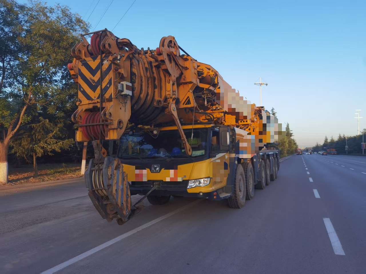 XCMG XCMG XCMG - رافعة لجميع التضاريس: صور 1 XCMG XCMG XCMG - رافعة لجميع التضاريس: صور 1