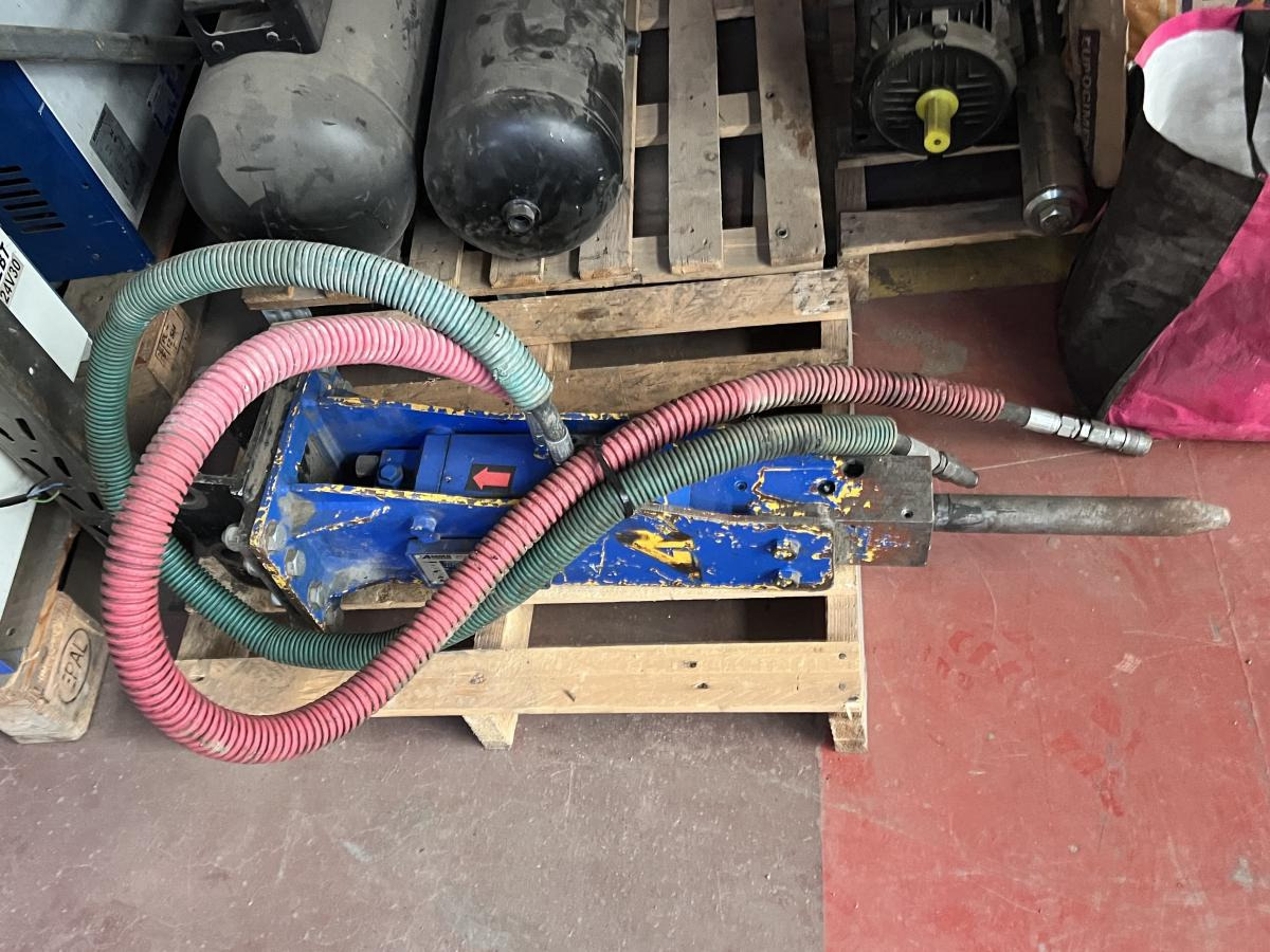 ARDEN AB0082 BRH Brise roche hydraulique - 1 à 3T - مطرقة هيدروليكية: صور 2 ARDEN AB0082 BRH Brise roche hydraulique - 1 à 3T - مطرقة هيدروليكية: صور 2