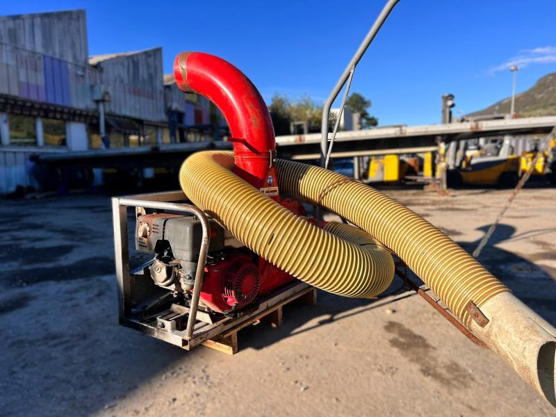 ASPIRATEUR A FEUILLE MOTORISÉ SUR BERCE (NET TVA) - مكنسة كهربائية صناعية: صور 4 ASPIRATEUR A FEUILLE MOTORISÉ SUR BERCE (NET TVA) - مكنسة كهربائية صناعية: صور 4