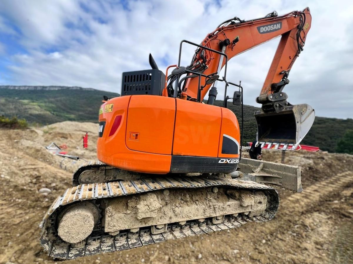 Doosan DX235 LCR-5 PELLE A CHENILLES 26T - حفارات زحافة: صور 4 Doosan DX235 LCR-5 PELLE A CHENILLES 26T - حفارات زحافة: صور 4