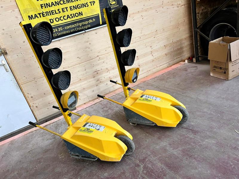 FEUX DE CHANTIER TRICOLORES TTS TEMPO AVEC TELECOMMANDE D'OCCASION - معدات البناء: صور 4 FEUX DE CHANTIER TRICOLORES TTS TEMPO AVEC TELECOMMANDE D'OCCASION - معدات البناء: صور 4