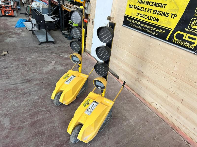 FEUX DE CHANTIER TRICOLORES TTS TEMPO AVEC TELECOMMANDE D'OCCASION - معدات البناء: صور 3 FEUX DE CHANTIER TRICOLORES TTS TEMPO AVEC TELECOMMANDE D'OCCASION - معدات البناء: صور 3