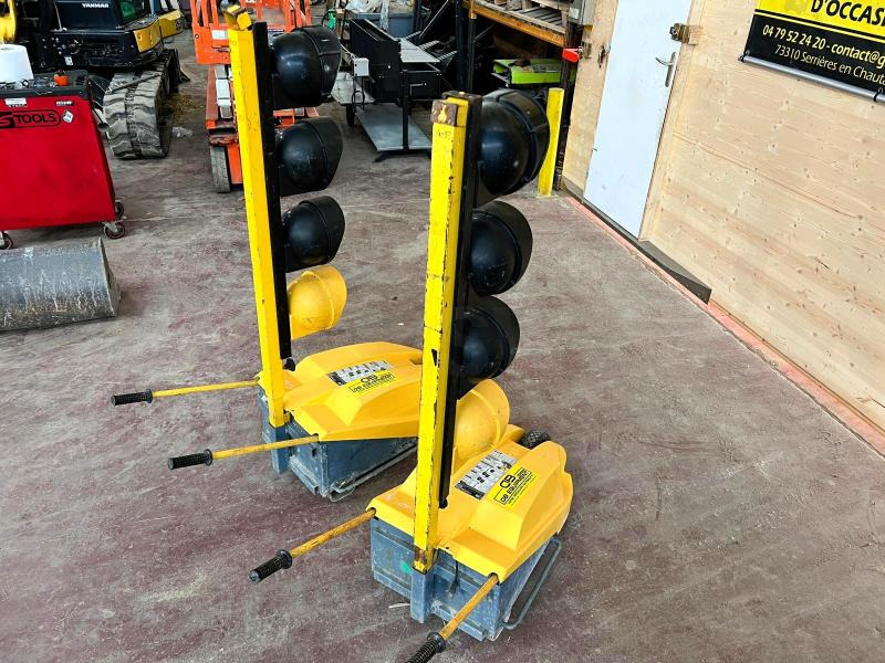 FEUX DE CHANTIER TRICOLORES TTS TEMPO AVEC TELECOMMANDE D'OCCASION - معدات البناء: صور 5 FEUX DE CHANTIER TRICOLORES TTS TEMPO AVEC TELECOMMANDE D'OCCASION - معدات البناء: صور 5