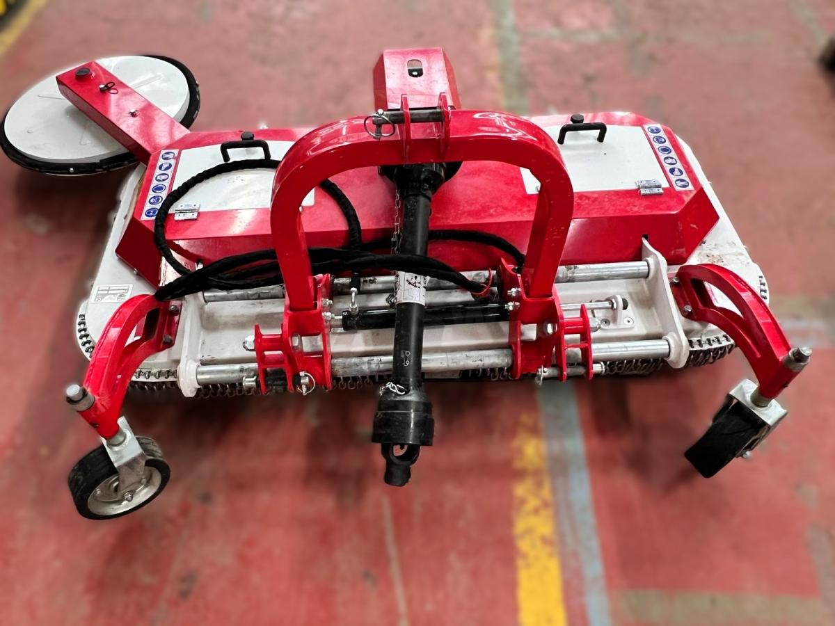 Giemme FMU180 Tondeuse portée attache 3 points pour tracteur - التقطيع جزازة: صور 3 Giemme FMU180 Tondeuse portée attache 3 points pour tracteur - التقطيع جزازة: صور 3