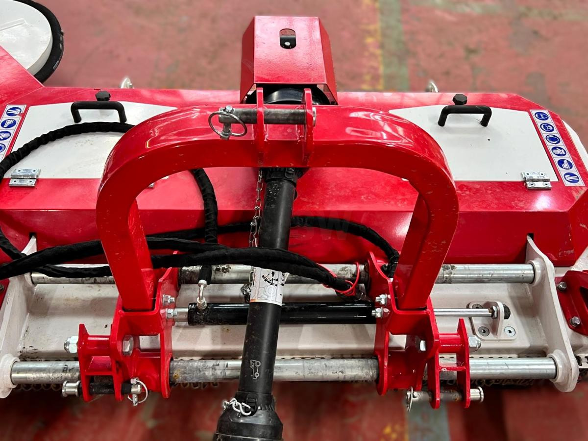 Giemme FMU180 Tondeuse portée attache 3 points pour tracteur - التقطيع جزازة: صور 5 Giemme FMU180 Tondeuse portée attache 3 points pour tracteur - التقطيع جزازة: صور 5