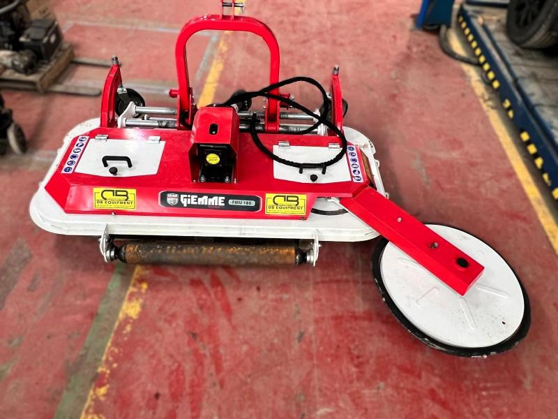 Giemme FMU180 Tondeuse portée attache 3 points pour tracteur - التقطيع جزازة: صور 1 Giemme FMU180 Tondeuse portée attache 3 points pour tracteur - التقطيع جزازة: صور 1