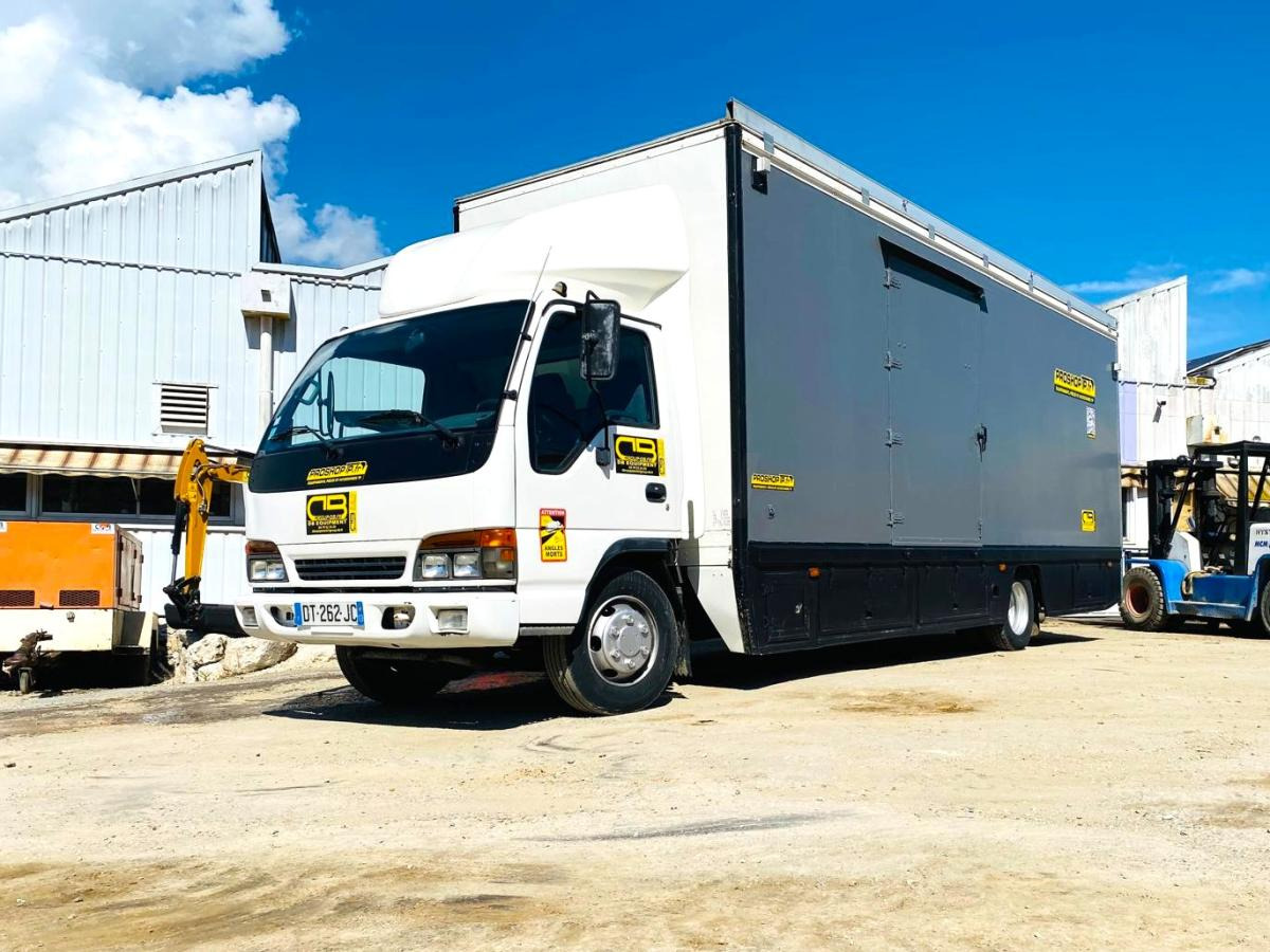 ISUZU Camion SÉRIE N AVEC 2 STRUCTURES CHAPITEAUX - بصندوق مغلق شاحنة: صور 1 ISUZU Camion SÉRIE N AVEC 2 STRUCTURES CHAPITEAUX - بصندوق مغلق شاحنة: صور 1