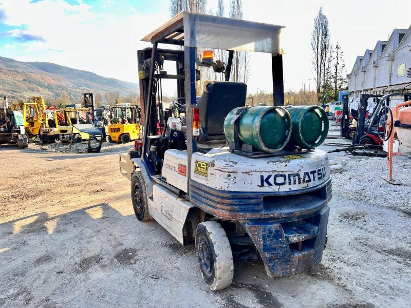 KOMATSU Chariot élévateur à gaz FG25T-11E (AVEC PINCE) - رافعة شوكية تعمل بالغاز: صور 2 KOMATSU Chariot élévateur à gaz FG25T-11E (AVEC PINCE) - رافعة شوكية تعمل بالغاز: صور 2