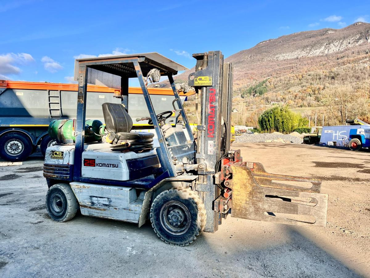 KOMATSU Chariot élévateur à gaz FG25T-11E (AVEC PINCE) - رافعة شوكية تعمل بالغاز: صور 4 KOMATSU Chariot élévateur à gaz FG25T-11E (AVEC PINCE) - رافعة شوكية تعمل بالغاز: صور 4