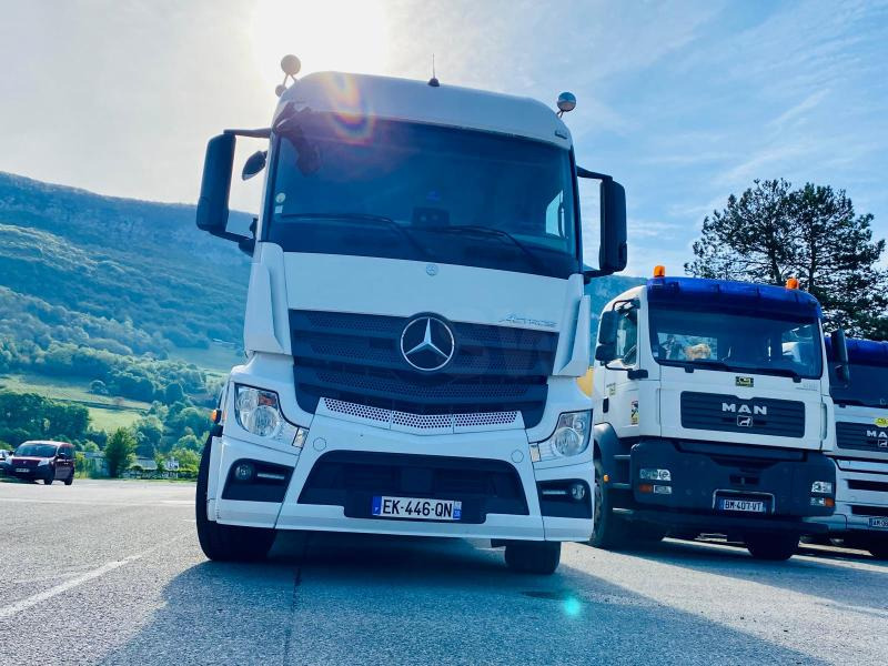 MERCEDES Tracteur routier ACTROS 1851 4X2 avec KIT HYDRAULIQUE - شاحنة جرار: صور 5 MERCEDES Tracteur routier ACTROS 1851 4X2 avec KIT HYDRAULIQUE - شاحنة جرار: صور 5