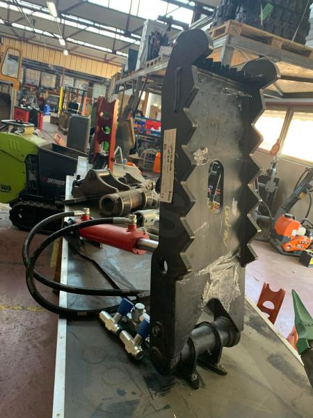 Pouce de manutention hydraulique Griffe - ملحقات - حفارة مصغرة: صور 3 Pouce de manutention hydraulique Griffe - ملحقات - حفارة مصغرة: صور 3