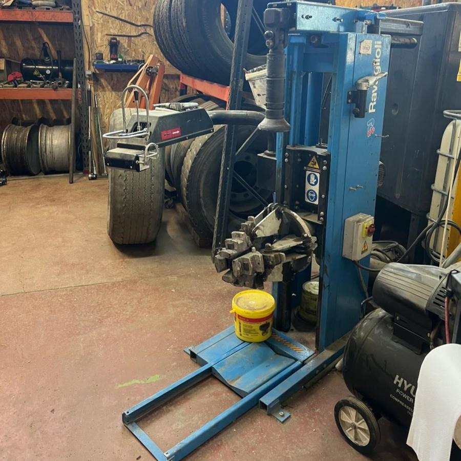 Ravaglioli Démonte pneus GRS926 - معدات الورش: صور 4 Ravaglioli Démonte pneus GRS926 - معدات الورش: صور 4