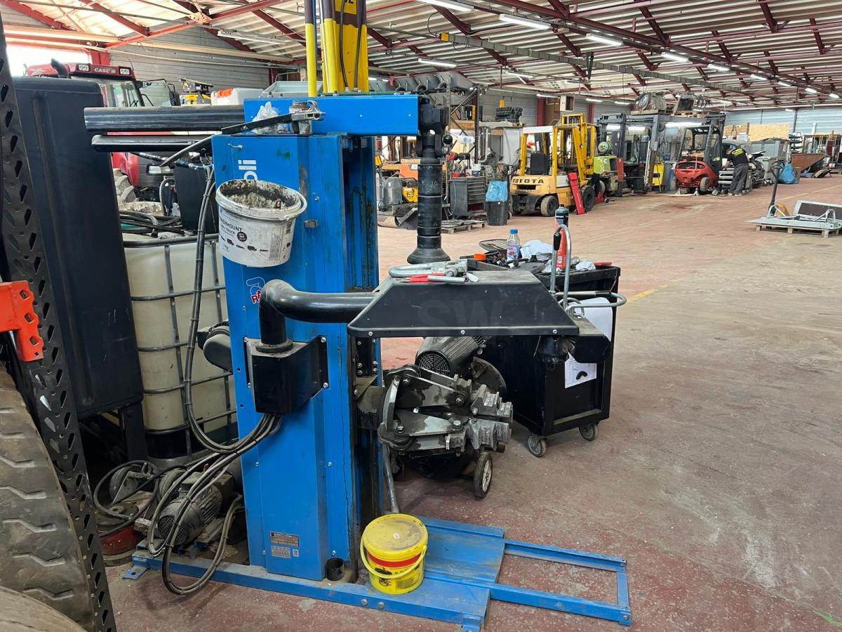 Ravaglioli Démonte pneus GRS926 - معدات الورش: صور 1 Ravaglioli Démonte pneus GRS926 - معدات الورش: صور 1