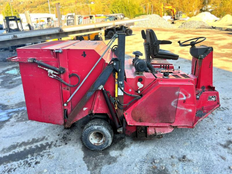 YNO 135-3 VEH Balayeuse diesel - سياره كنس شوارع: صور 3 YNO 135-3 VEH Balayeuse diesel - سياره كنس شوارع: صور 3