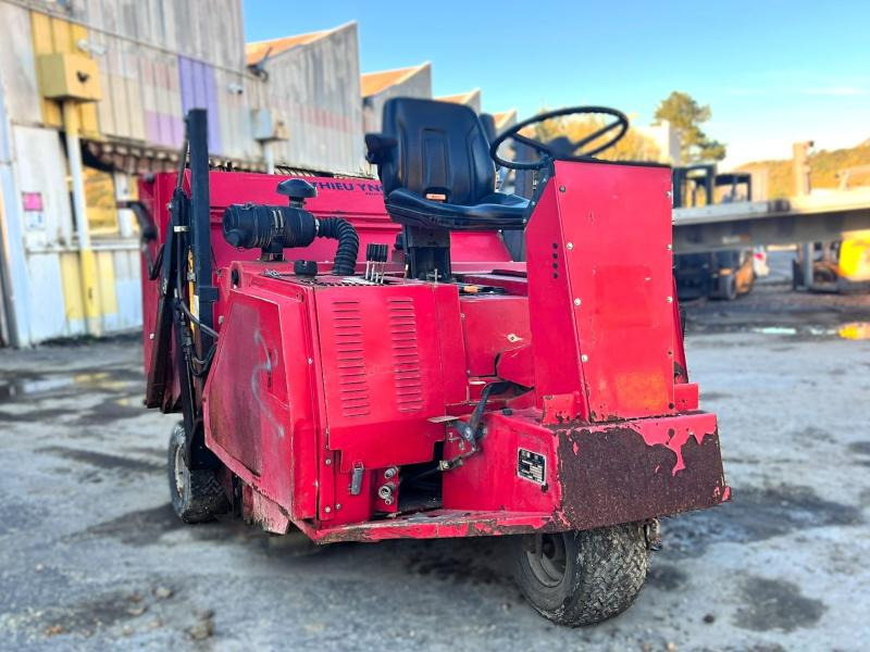 YNO 135-3 VEH Balayeuse diesel - سياره كنس شوارع: صور 2 YNO 135-3 VEH Balayeuse diesel - سياره كنس شوارع: صور 2