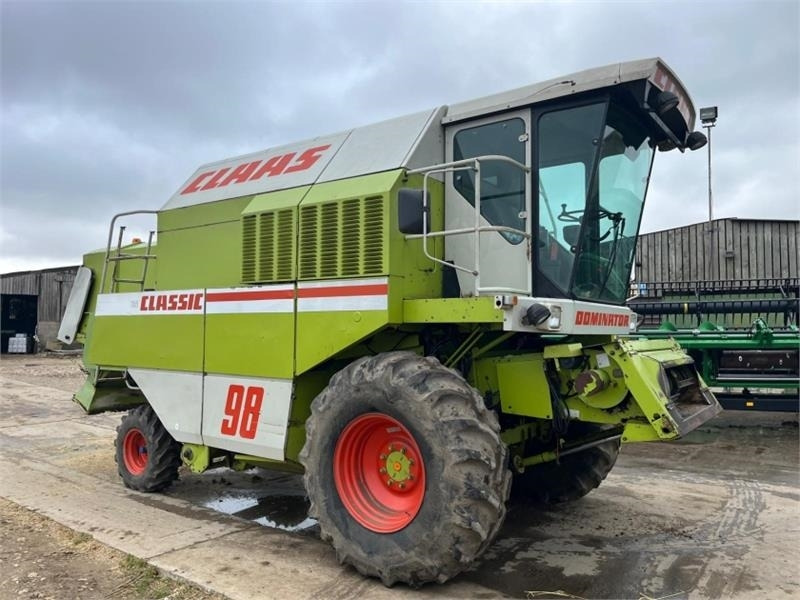 Claas Claas Dominator Classic 98 c/w C450 Header - معدات آلة حصاد: صور 4 Claas Claas Dominator Classic 98 c/w C450 Header - معدات آلة حصاد: صور 4