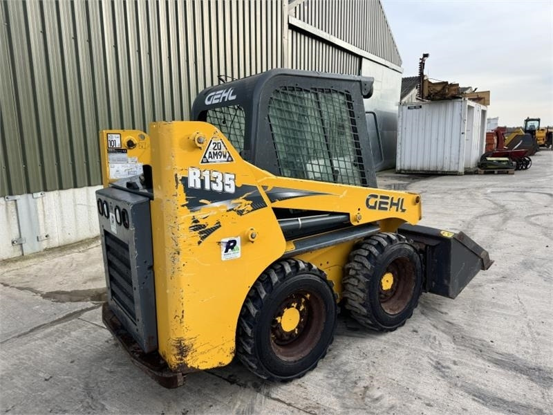 Gehl R135 Skid Steer - شيول صغير: صور 4 Gehl R135 Skid Steer - شيول صغير: صور 4