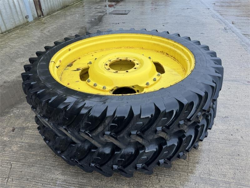 John Deere 320 Row Crop Wheels and Tyres - الآلات والماكينات الزراعية: صور 4 John Deere 320 Row Crop Wheels and Tyres - الآلات والماكينات الزراعية: صور 4