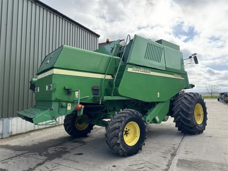 John Deere John Deere 1550 WTS c/w 620R Header - معدات آلة حصاد: صور 2 John Deere John Deere 1550 WTS c/w 620R Header - معدات آلة حصاد: صور 2