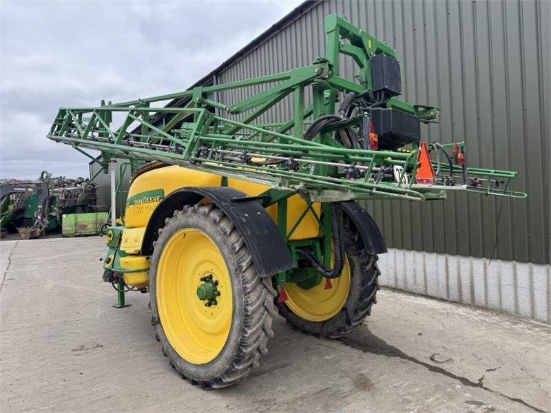 John Deere John Deere 732 Trailed Sprayer - آلة الرش المعلقة: صور 2 John Deere John Deere 732 Trailed Sprayer - آلة الرش المعلقة: صور 2