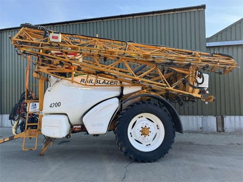 Knight Knight Trailblazer 4200l 36m Trailed Sprayer - آلة الرش المعلقة: صور 2 Knight Knight Trailblazer 4200l 36m Trailed Sprayer - آلة الرش المعلقة: صور 2