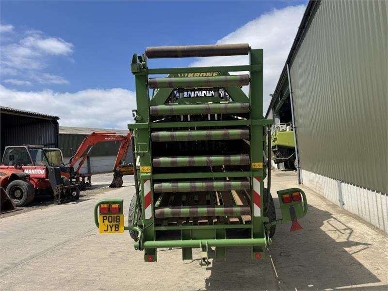 Krone Big Pack 12130 Square Baler - مكبس البالات المستطيله: صور 3 Krone Big Pack 12130 Square Baler - مكبس البالات المستطيله: صور 3