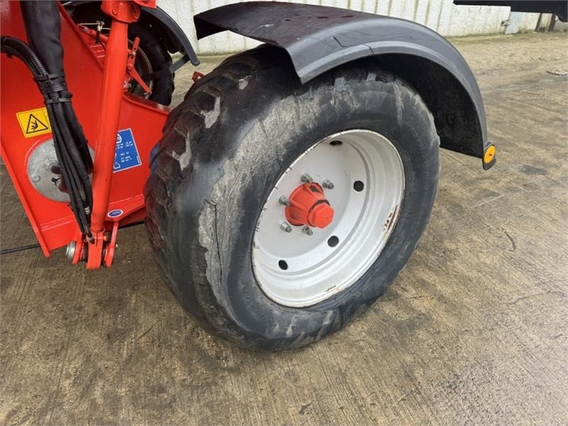 Kuhn Merge Maxx 950 Merger - لمّامَة القش: صور 5 Kuhn Merge Maxx 950 Merger - لمّامَة القش: صور 5