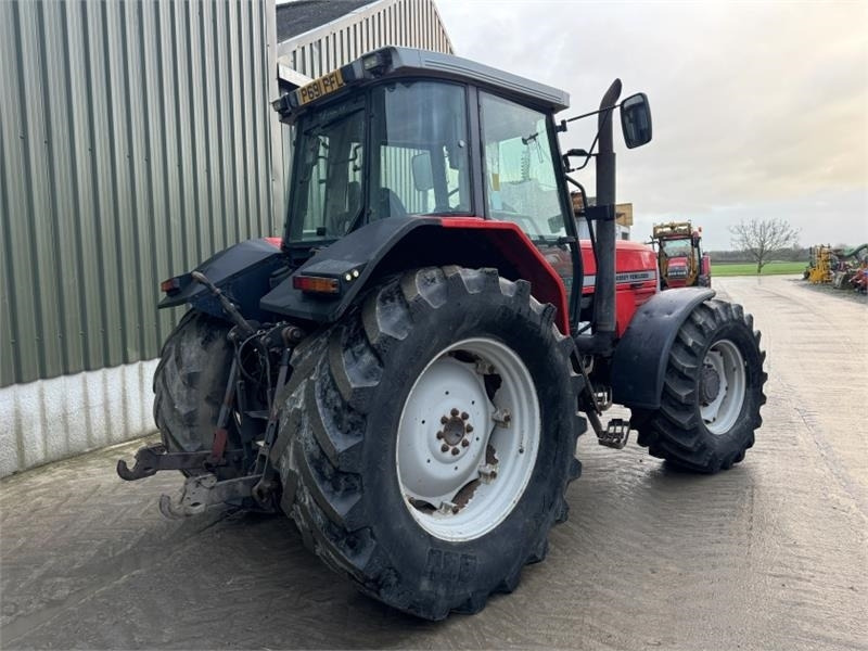 Massey Ferguson 8130 Dynashift - جرار: صور 2 Massey Ferguson 8130 Dynashift - جرار: صور 2