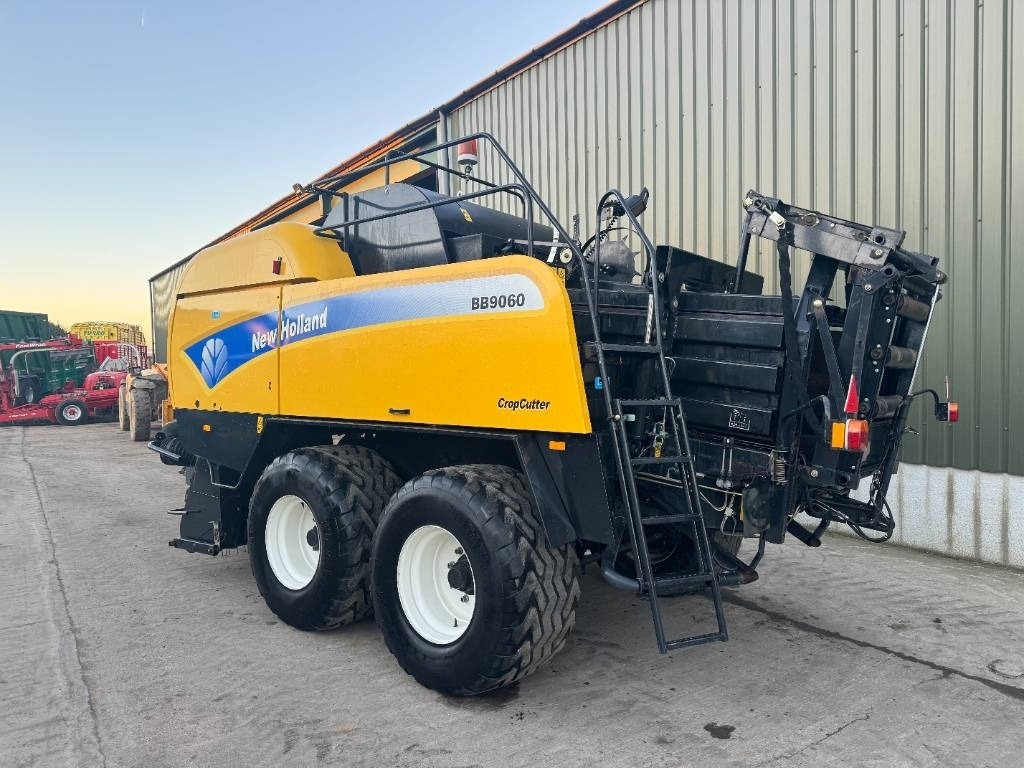 New Holland BB 9060 - مكبس البالات المستطيله: صور 2 New Holland BB 9060 - مكبس البالات المستطيله: صور 2