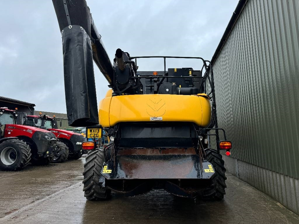 New Holland CR 9090 - حصادة شاملة: صور 5 New Holland CR 9090 - حصادة شاملة: صور 5