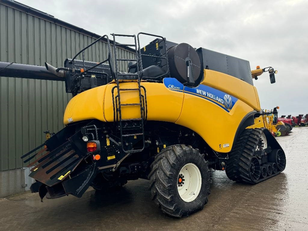 New Holland CR 9090 - حصادة شاملة: صور 4 New Holland CR 9090 - حصادة شاملة: صور 4