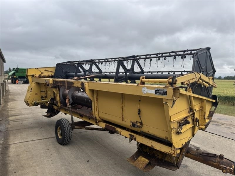 معدات آلة حصاد New Holland New Holland TX65 c/w 17ft Header: صور 22