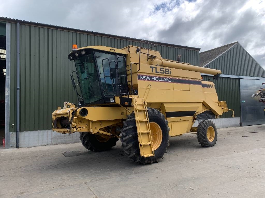 New Holland TL58i Combine - حصادة شاملة: صور 1 New Holland TL58i Combine - حصادة شاملة: صور 1